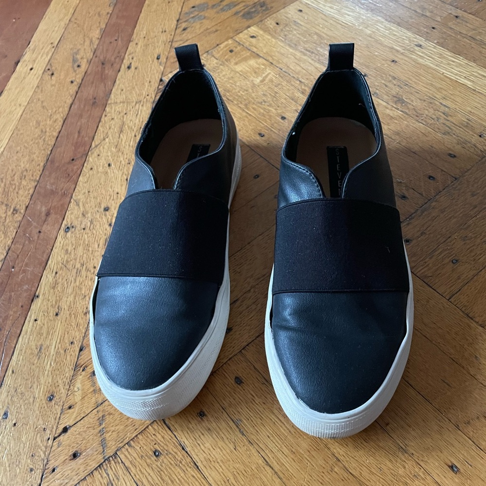 Steve Madden slide on sneakers, size 9